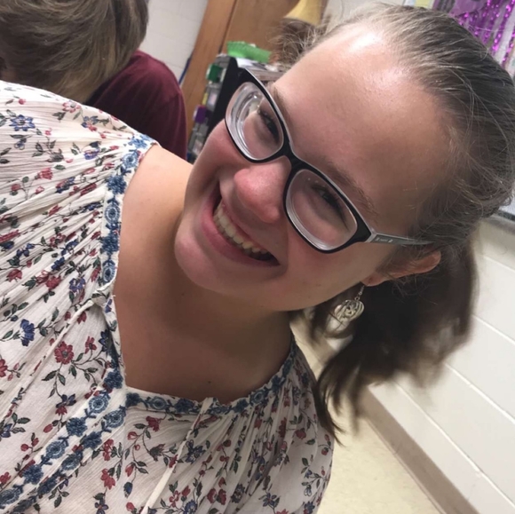 Meet Your Posher - Picture 3 of 6